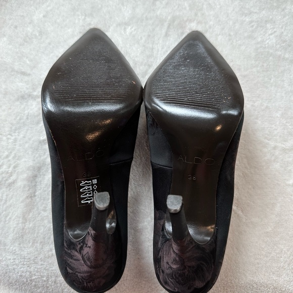 Black Satin pumps by Aldo - Picture 5 of 7